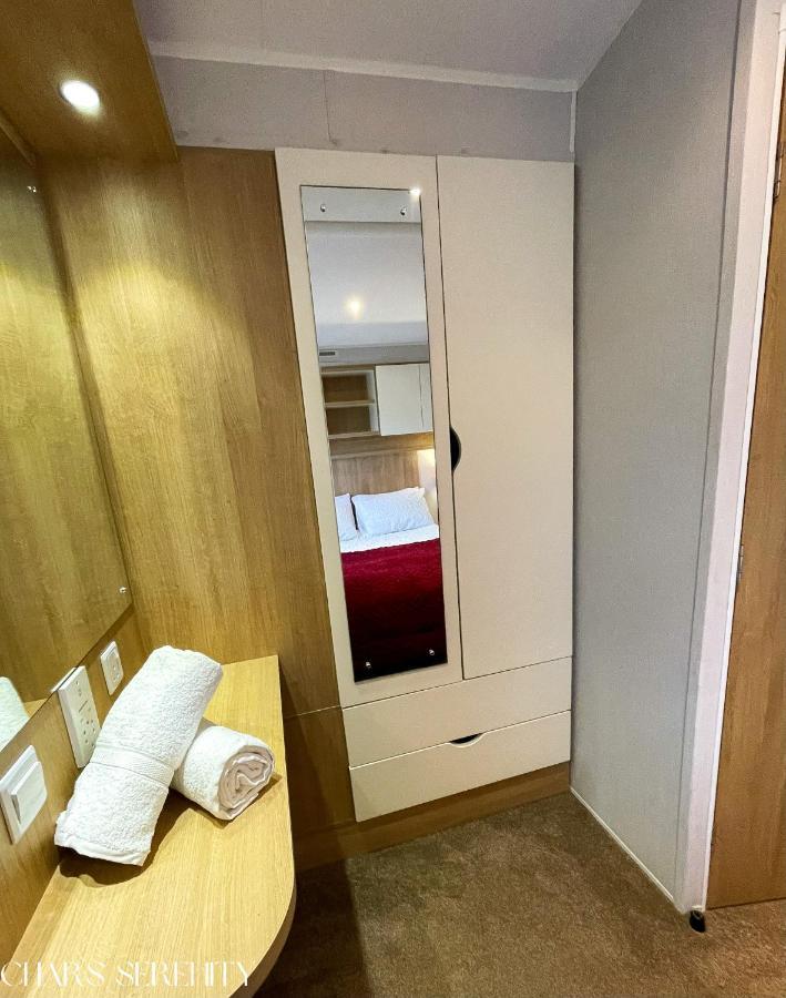 Lovely Holiday Home At Lyons Caravan Park! Престатин Екстериор снимка