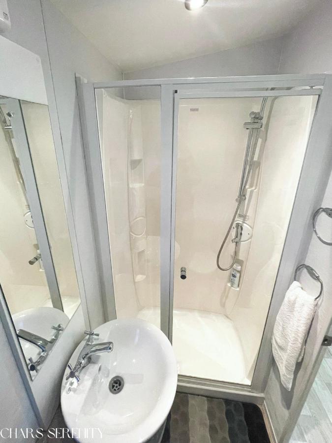 Lovely Holiday Home At Lyons Caravan Park! Престатин Екстериор снимка